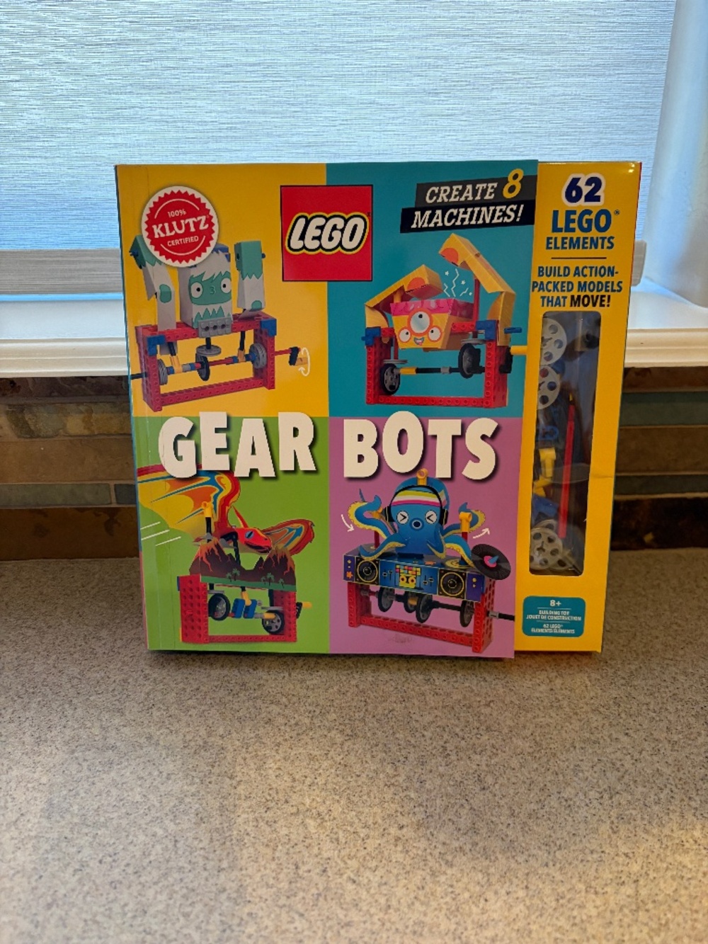 NIB! LEGO Gear Bots Book and Building Set